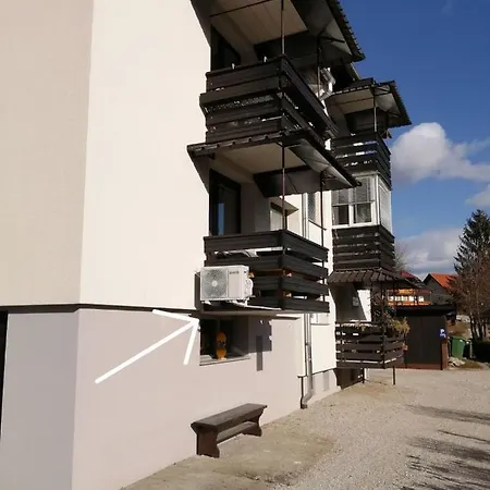 Apartma Tia アパート *