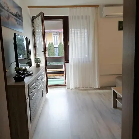 Apartma Tia *