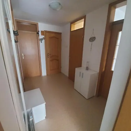 Apartma Tia *
